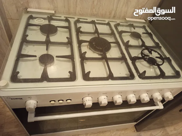 خلاط نوع فرنسي Beko و غساله إستعمال مرتين عبارة جديدة و طباخه نوع إيطالي ماركة Romina نظيفييين