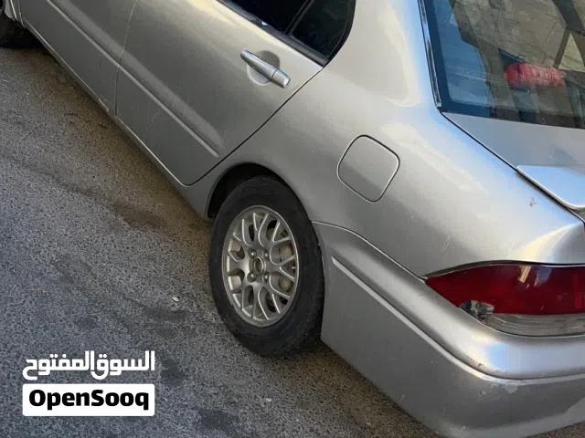 2002 ميتسوبيشي لانسر Standard