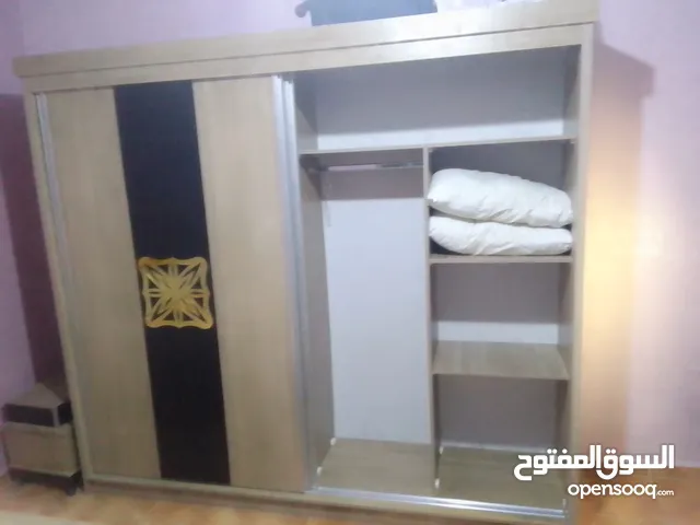 خزانة غرفة نوم مستعملة تواليت مستعمل