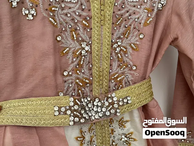 مغربيه ملبوسه مره  مقاس 54 جميله جدا مفصله من محل تل وخوص سبب البيع المقاس فرق ولا يمكن زيادته لمقاس