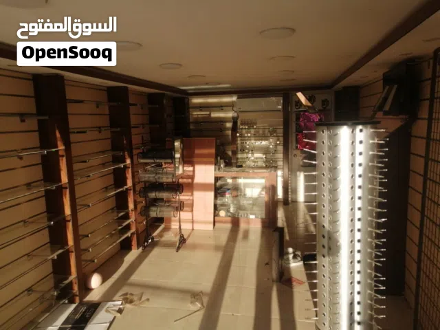 ديكور محل للبيع بحاله جيده جدا