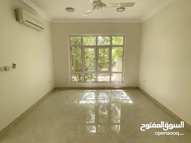 420 m2 5 Bedrooms Villa for Rent in Muscat Ansab