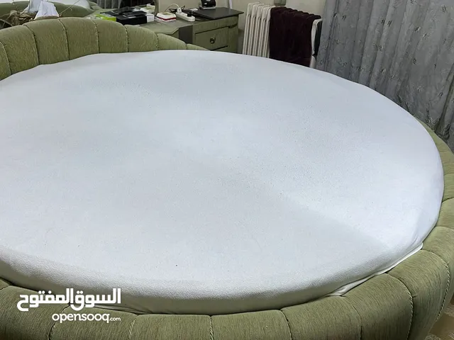 سرير دائري مزوج للبيع مكفول لمدة 5 سنوات بدون فرشة