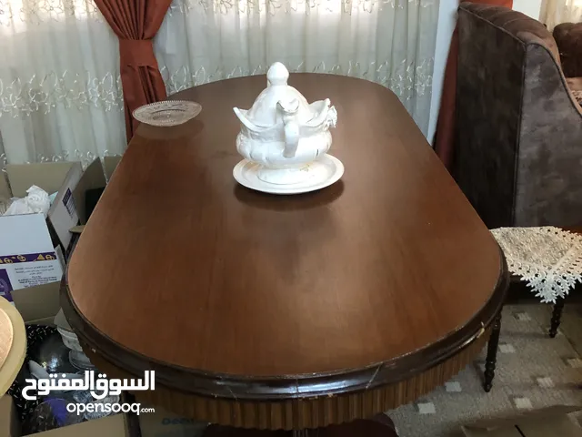 طاولة سفرة كبيرة