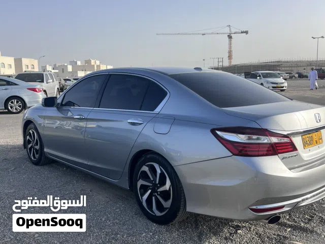 2017 هوندا اكورد EX-L