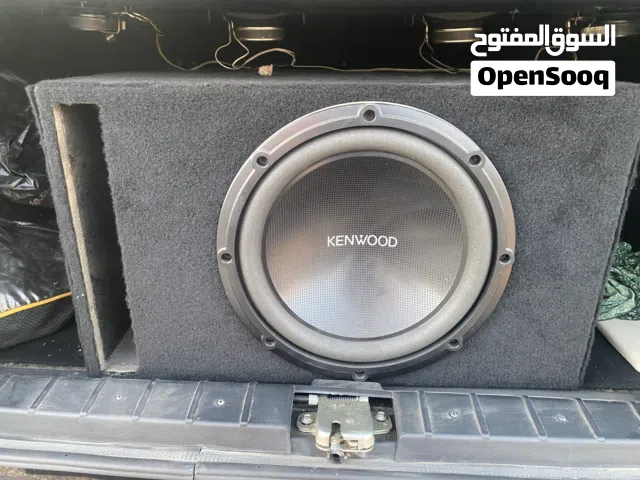 طقم صوت سيارة كامل بحالة ممتازة جدًا وقريب من الجديد. جميع القطع تعمل بكفاءة 100%، البيع كامل مع بعض