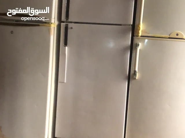 ثلاجه للبيع بحاله جيده وبسعر مغري للبيع بسعر مغري وماكنة لحمه و مايكرويف وقرل للساندويتشات بسعر مغري