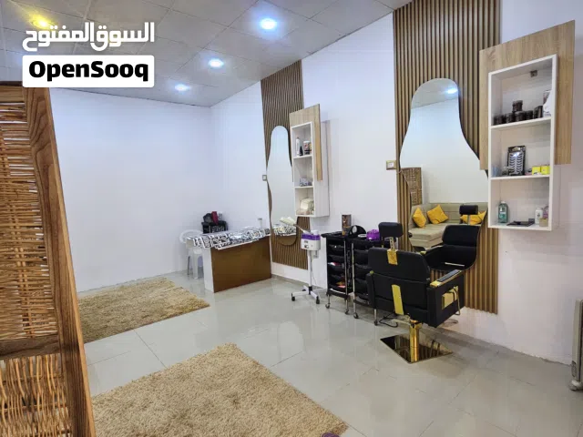 معدات  صالون تجميل كامل وبعض مواد وكلهم  معدات. نازكة وغالية
