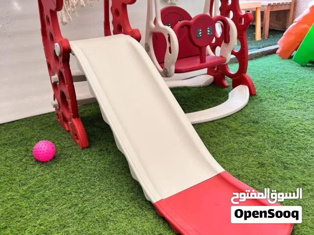 مرجيحة مع سحسيلة للبيع بحالة ممتازة جدا تناسب عمر سنة فما فوق