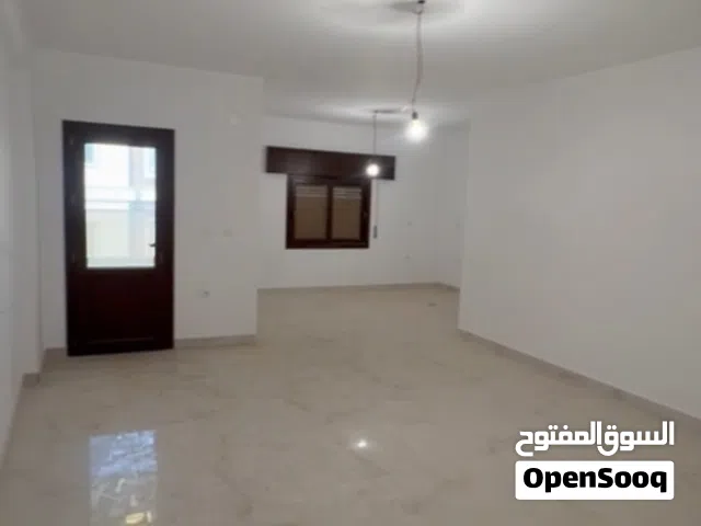 شقة في عمارة حديثة الدور الثالت موقع ممتاز تقع في طرابلس - النوفليين للبيع