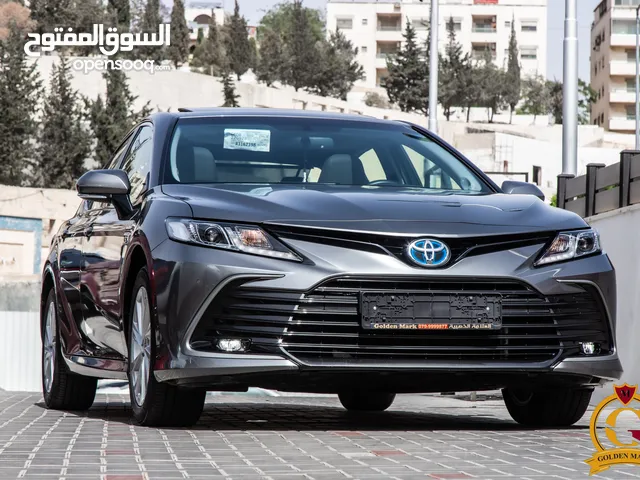 Toyota Camry Gle 2024 السيارة وارد و كفالة الشركة و قطعت 16,000 كيلو