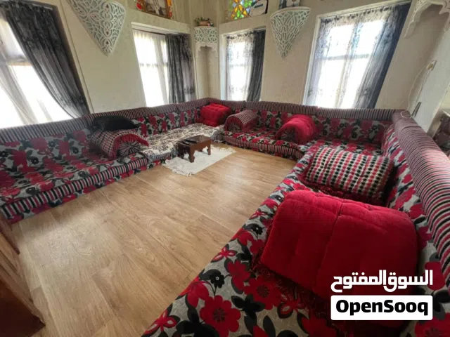 مجلس ضغط نفس الصور مستخدم نظيف منه 11 متر 7 مداكي ووسايد السعر 160الف الموقع صنعا القديمه