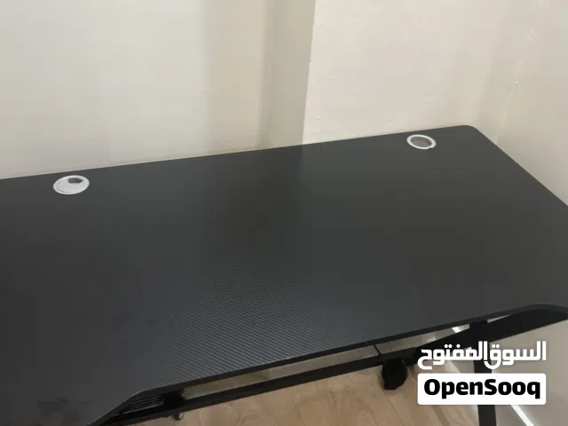 طاولة للبيع استعمل اسبوعين فقط