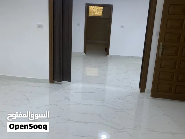 شقه طابق ارضي سوبر دلوكس للإيجار.  فقط للعرسان  او مع طفل