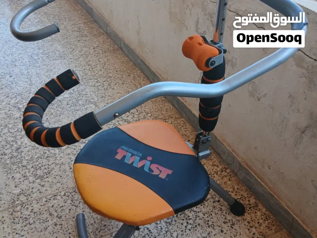 جهاز رياضي اسمه غالبًا Ab Doer Twist، وهو مخصص لتمارين البطن والخصر. استخداماته: تمارين البطن: يساعد
