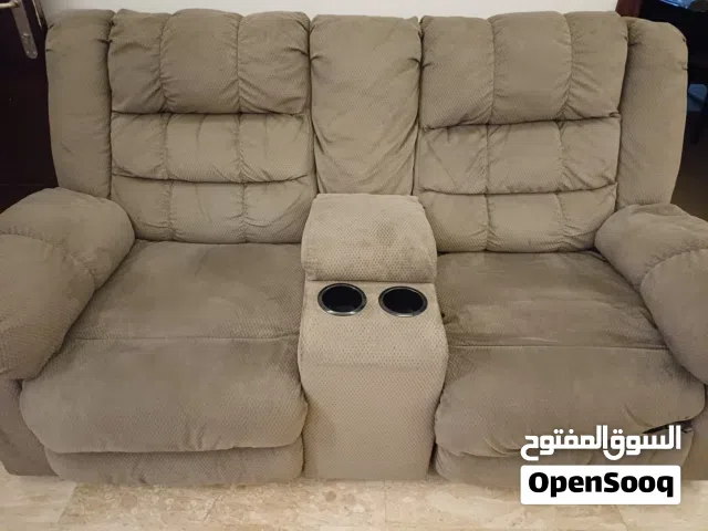 ريكلاينر اميركي بحاله جيده جدا بحاجه تنجيداو خياطه كرسي واحد