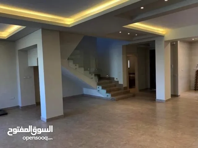 220 m2 5 Bedrooms Villa for Sale in Cairo Fifth Settlement