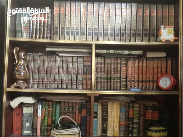 كتب كثيييير للبيع طبعا ما قدرت اصورهن كلهن