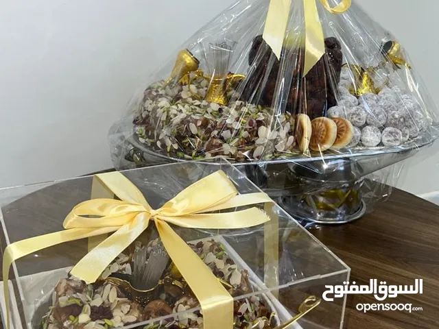 تمريات محشيه ومزينه بالسمن البري والاقط