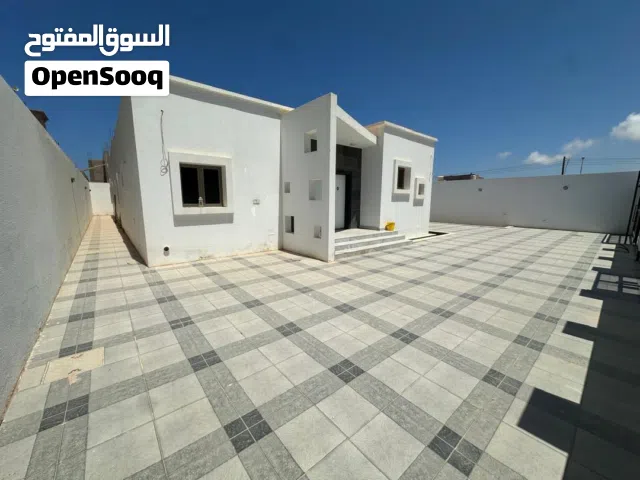 فيلا بناء حديث دور ارضي مقسمه مكاتب ومشطبه تشطيب ممتاز باجود الخامات