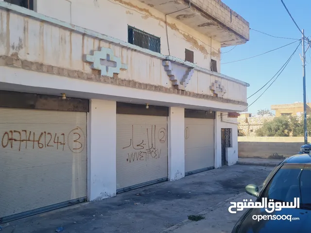 محلات و حواصل للإيجار في بلدة العرامشة - الاغوار الشمالية.