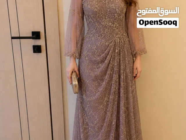 فستان بنفسجي فاتح