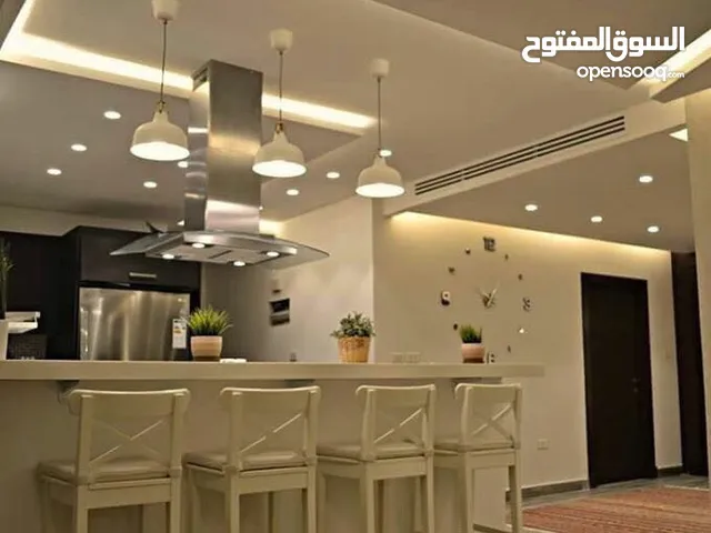 طابق روؤف للبيع مميز جدا عمان  منطقه عبدون حي سفارات  مساحتها 220 م مع ساحات خارجية 200 متر