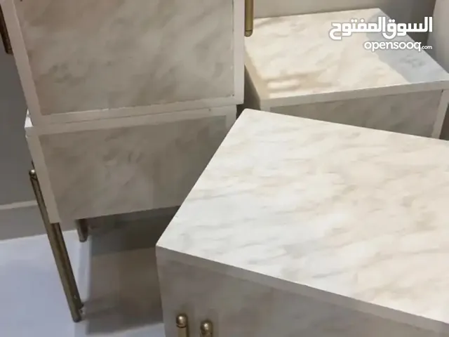 طاوله كبيره و 4 خدمه