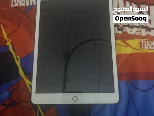 ايباد 7للبيع في كسر خفيف من فوق بس موتره في قلم ايباد
