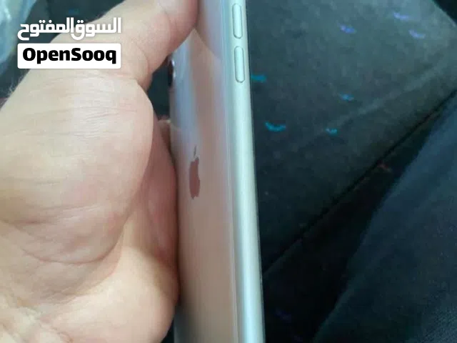 ايفون 11 عادي لون ابيض