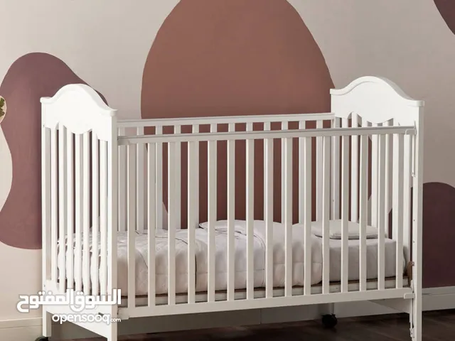 سرير أطفال ماركة جونيورز مع المترس