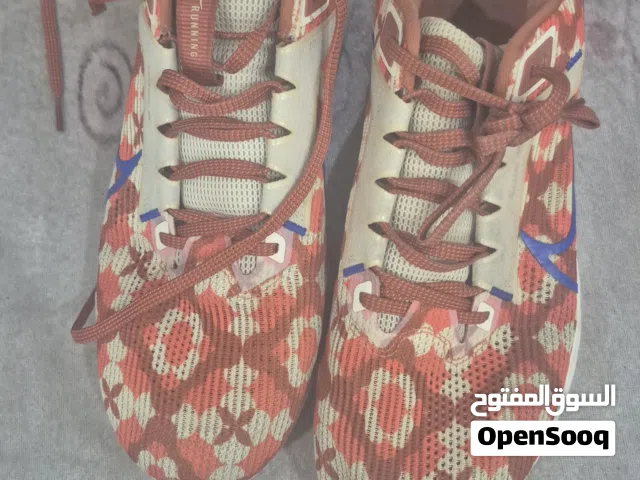 أحذية أديداس ونايك