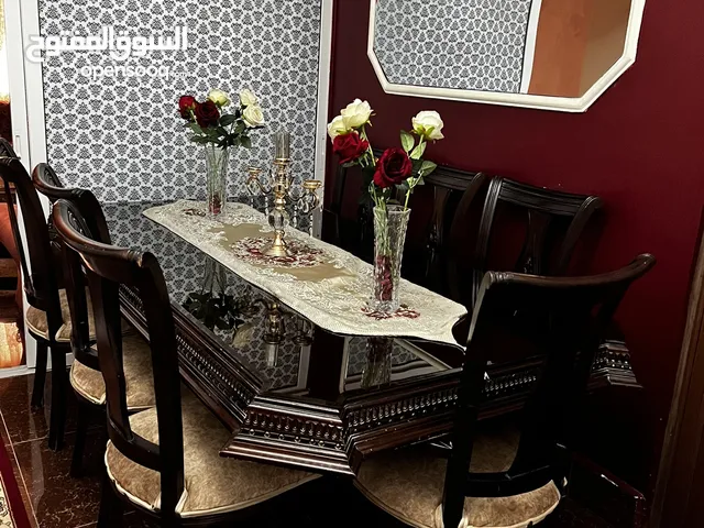 طولة سفره زان عليها لوح قزاز 8كراسي