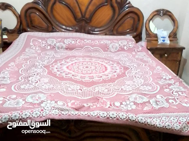 سرير كبير مع فرشة سرير كبير مع فرشة زمبرك للبييييييع