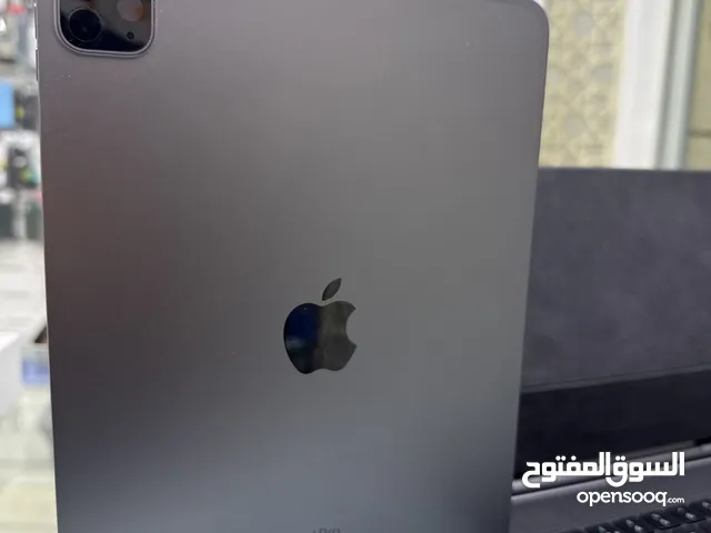 I pad pro 11inch(4th generation) With apple warranty and apple keyboard original