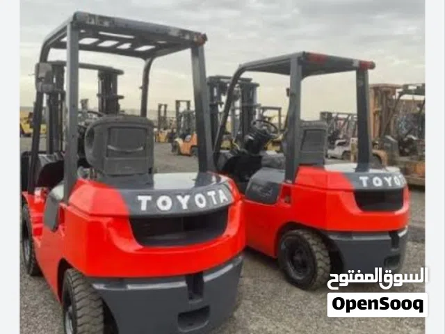 تأجير الرافعات الشوكيه وتنزيل جميع انواع البضائع وتأجير يومي وشهري