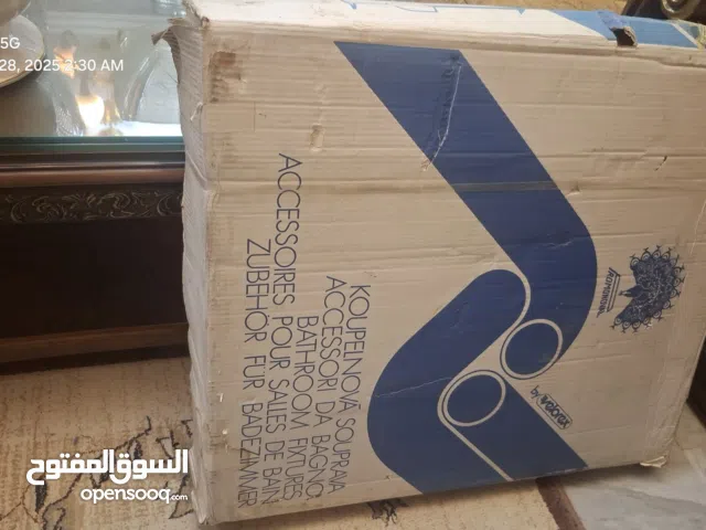 طقم مراي حمام مع علاقات ورفوف وسيكوريت مسكر جديد بلكرتونة