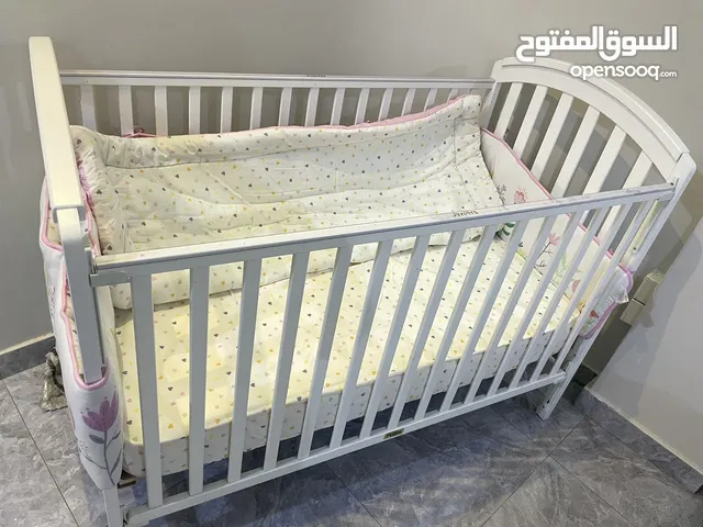 Baby Crib with bedding set and mattress