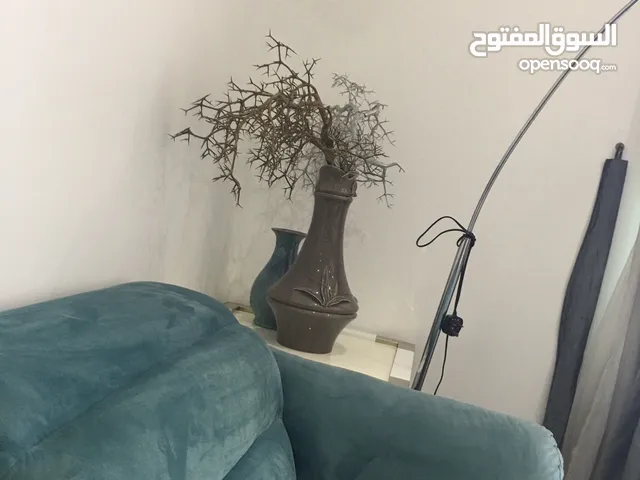 شقة فاخرة مؤثثة كامل ببرج بالجفير تعطي اقامة دائمة للاجانب بها كافة الامكانيات