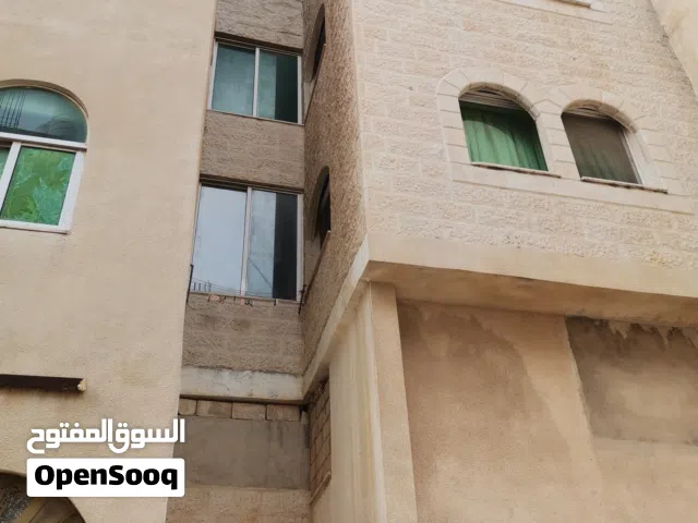 عمارة ثلاث طوابق مع مخزن وسدة مخزن وروف