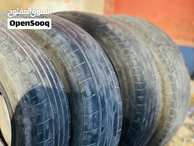قومات 17 سيرية شبه جديدة للبيع