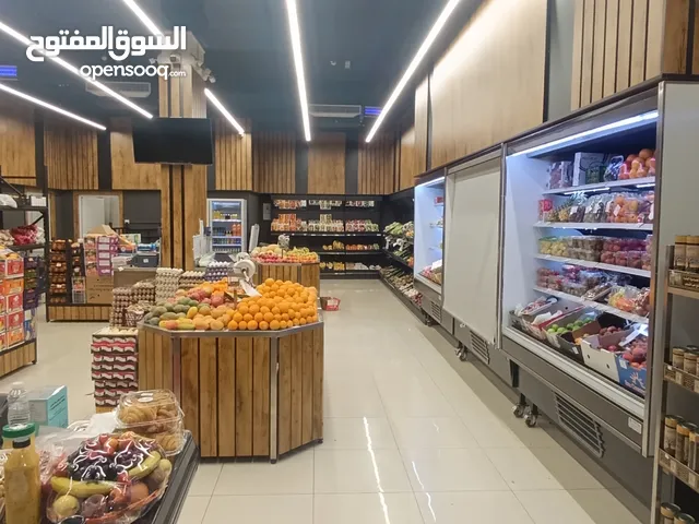 سوبر ماركت ومحل خضروات للبيع جاهز