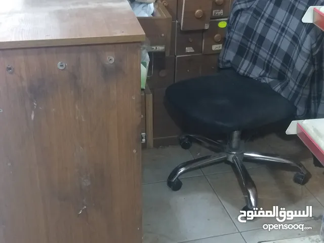 ارفف سوبر ماركت مع ثلاجه ثلاث ابواب
