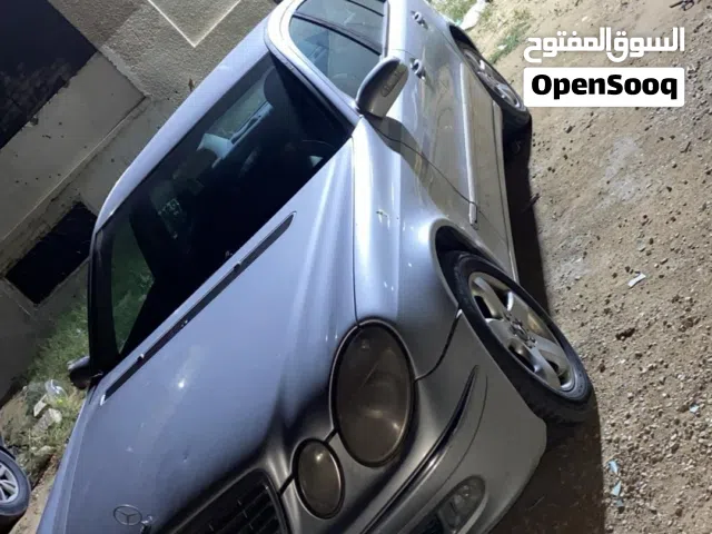 2004 مرسيدس بنز الفئة-E E 240