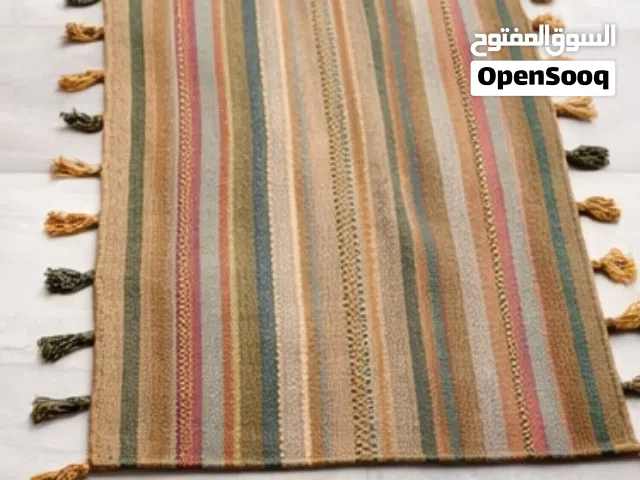 سجادة/مفرش صغير بنقشة ملونة أنيقة