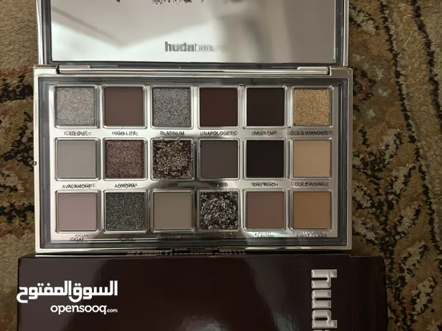 Huda beauty icy nude eye shadow palette.
