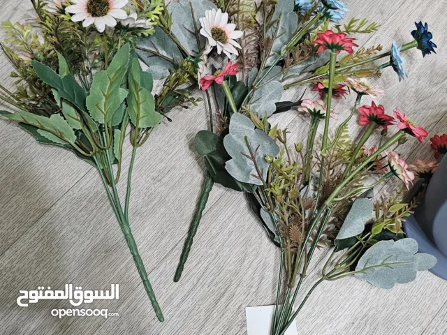 Acrylic heavy duty Vase and 3set of color flowers