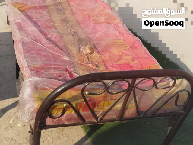 سرير حديد قابل للطى مع مرتبة