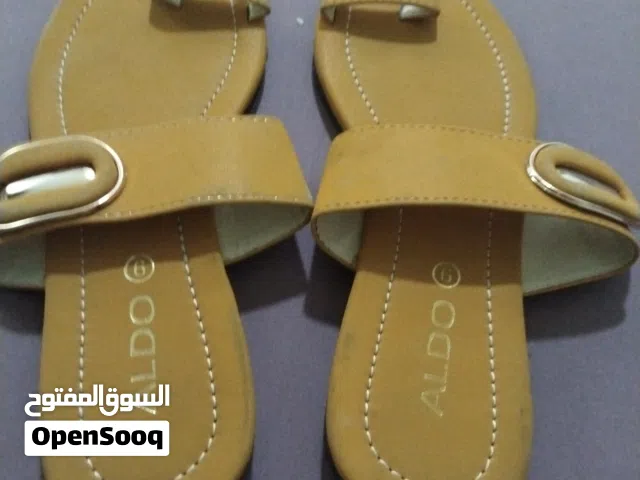صندال نساءي من الدو غير مستعمل للبيع بعدم الطابق المقاس