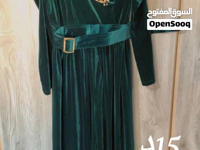 فساتين أعراس وسهرات متوفر جميع الأحجام بحاله جيده